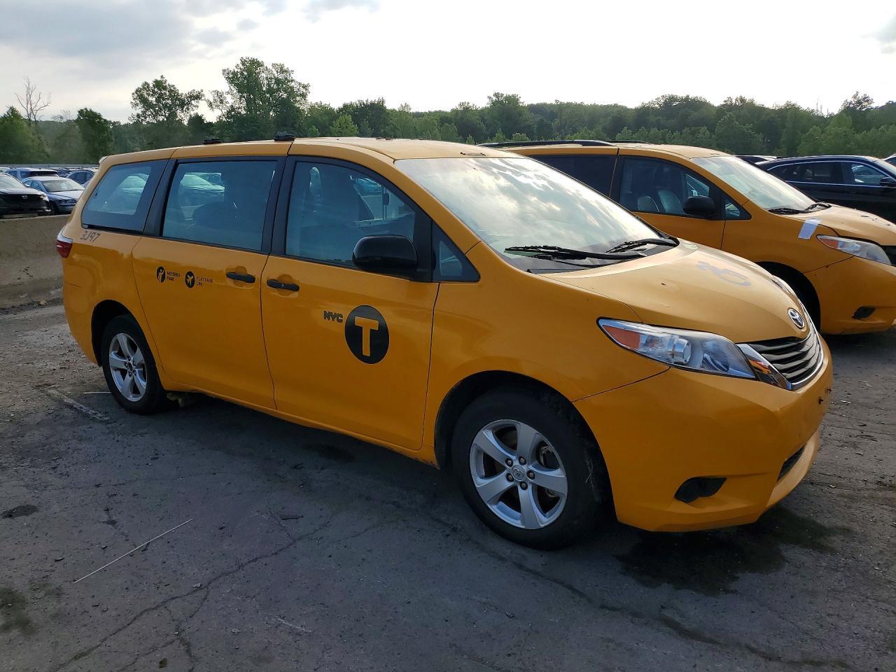 2016 Toyota Sienna L 7-Passenger - Фото 4