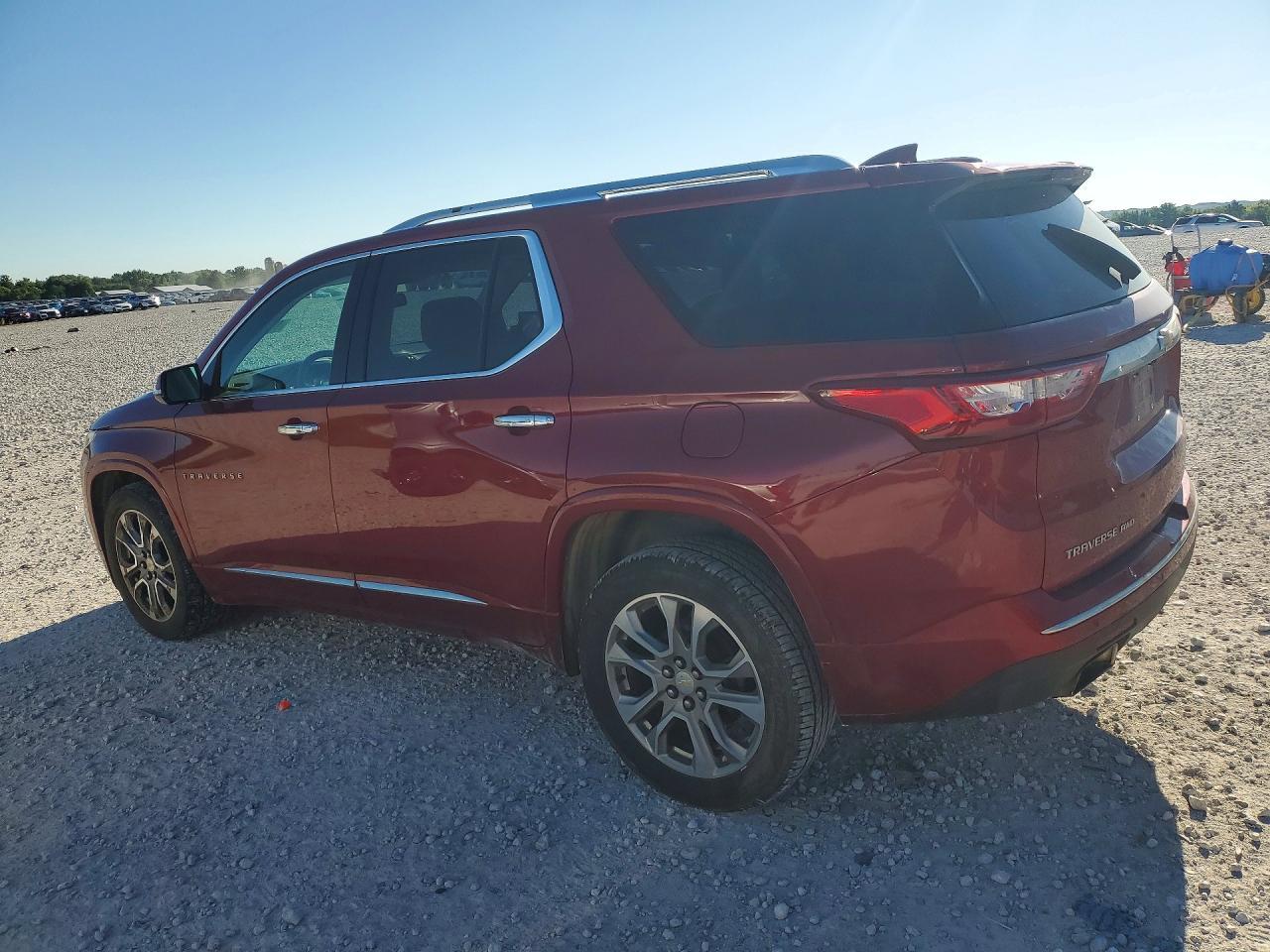 2018 Chevrolet Traverse Premier - Фото 2