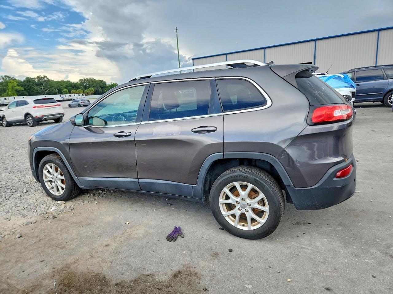 2015 Jeep Cherokee Latitude - Фото 2