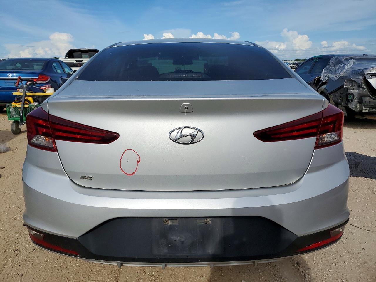 2019 Hyundai Elantra Se - Фото 6