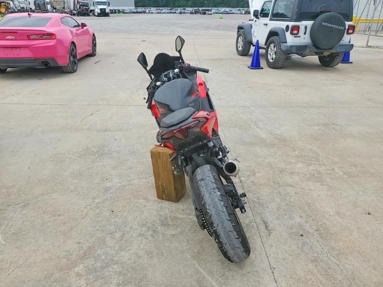 2025 Kawasaki Ex500 - Image 4