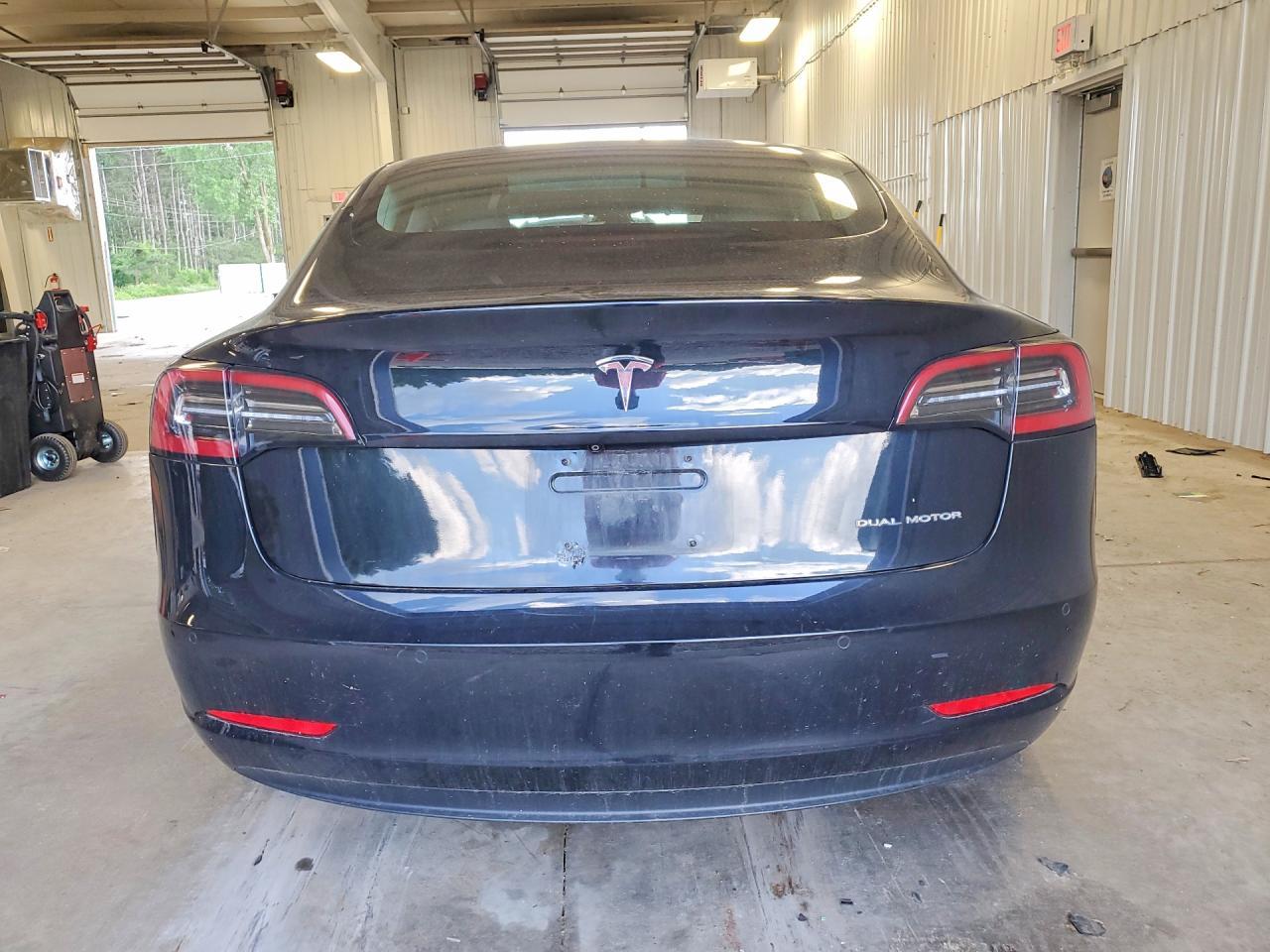 2018 Tesla Model 3 - Фото 6