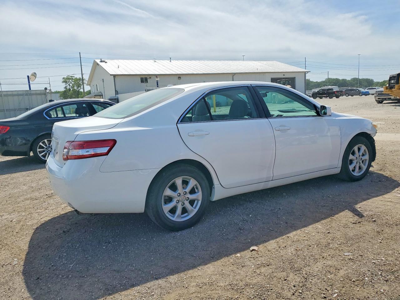 2011 Toyota Camry - Image 3