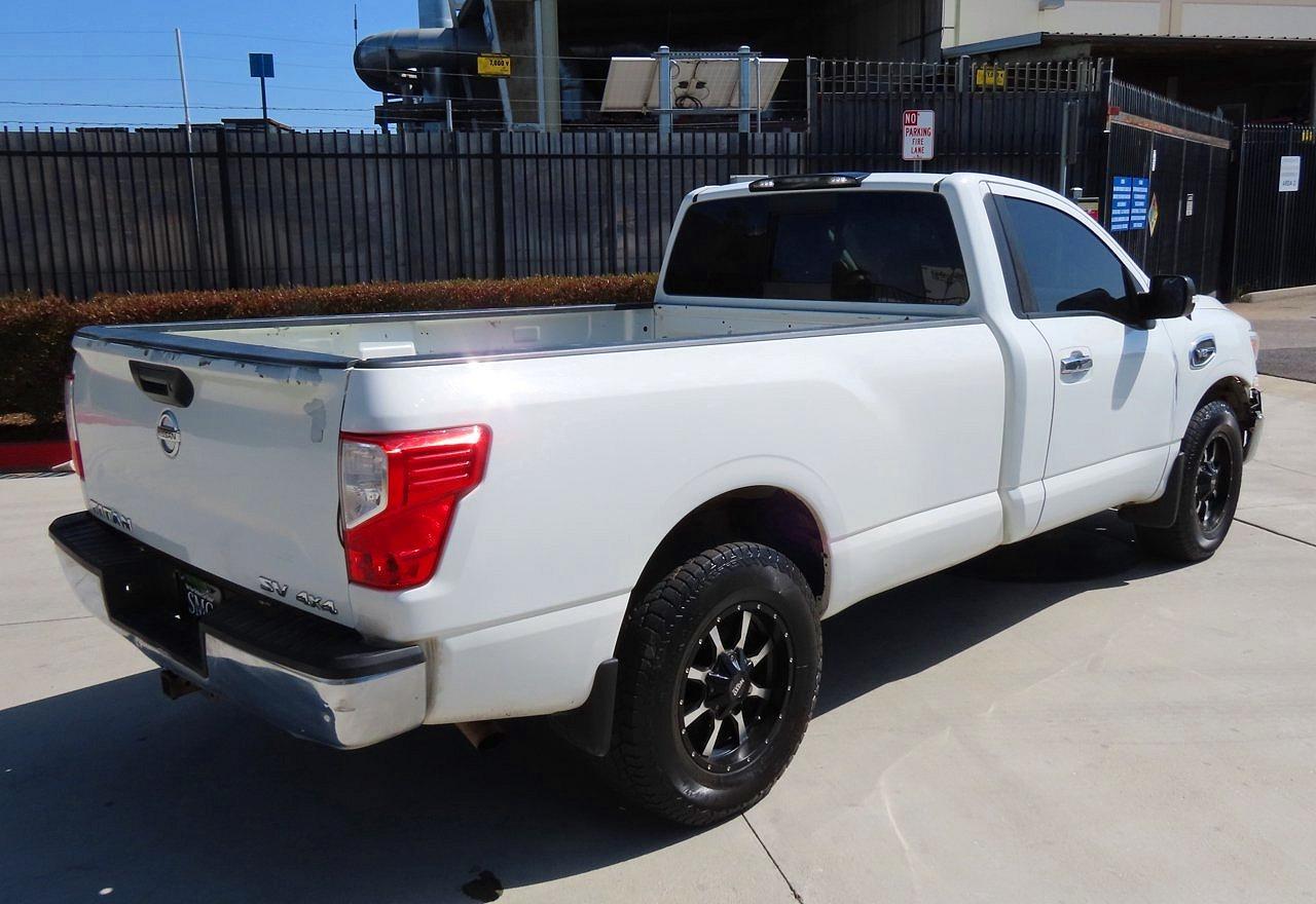 2017 Nissan Titan Sv - Image 3