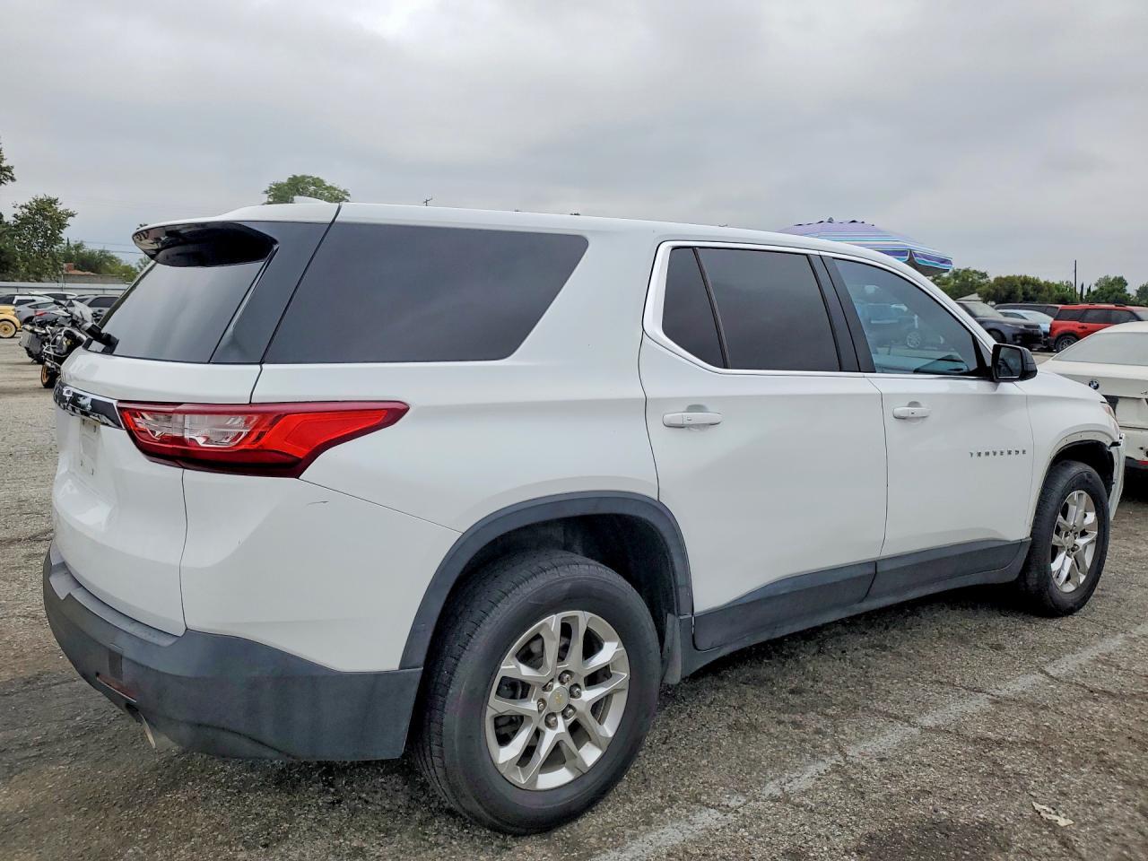 2018 Chevrolet Traverse Ls - Фото 3