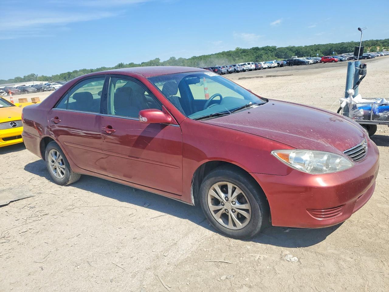 2005 Toyota Camry Le - Image 4