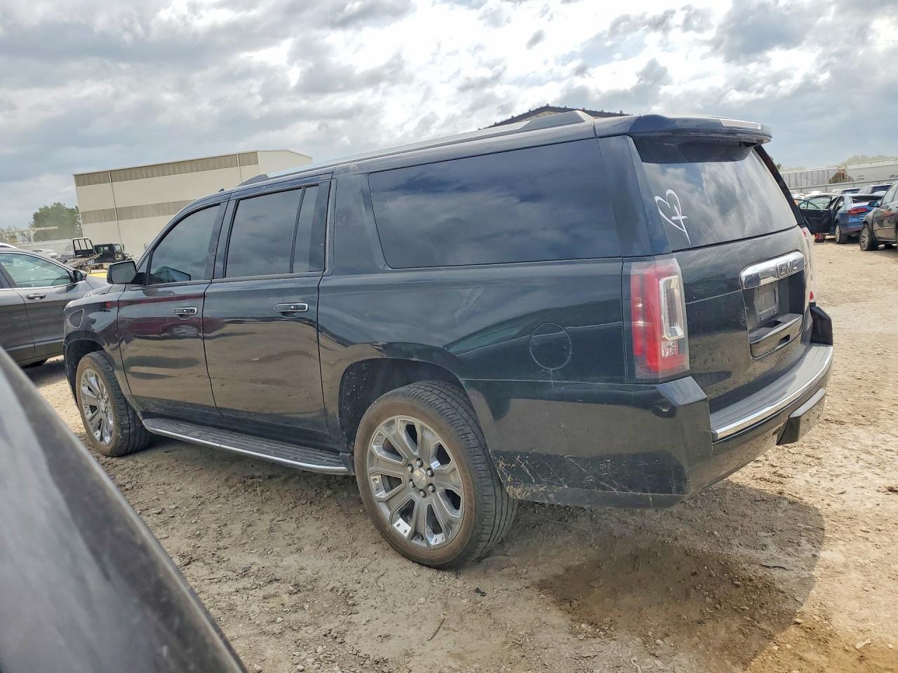 2017 GMC Yukon Xl Denali - Фото 2