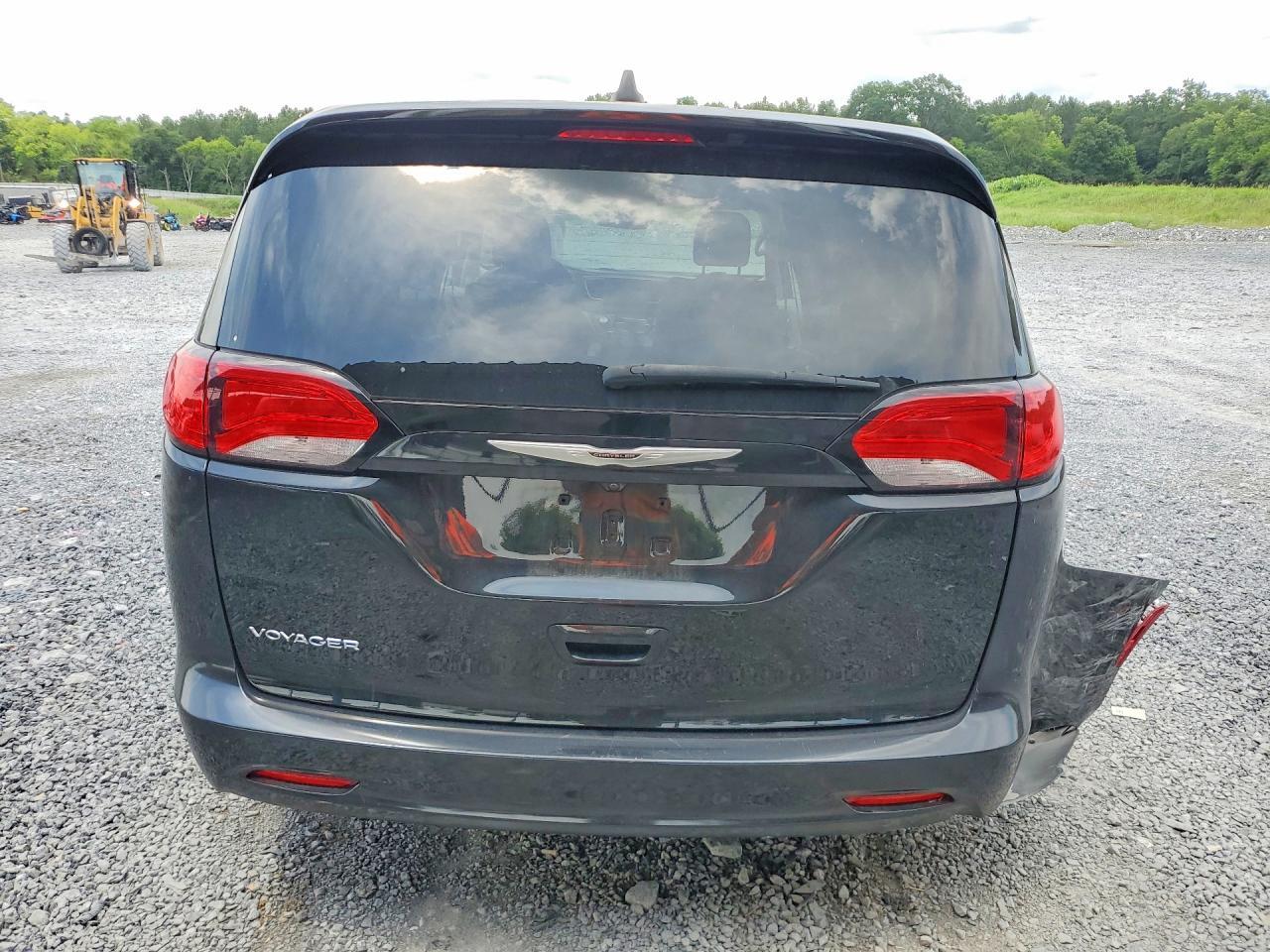 2022 Chrysler Voyager Lx - Фото 6
