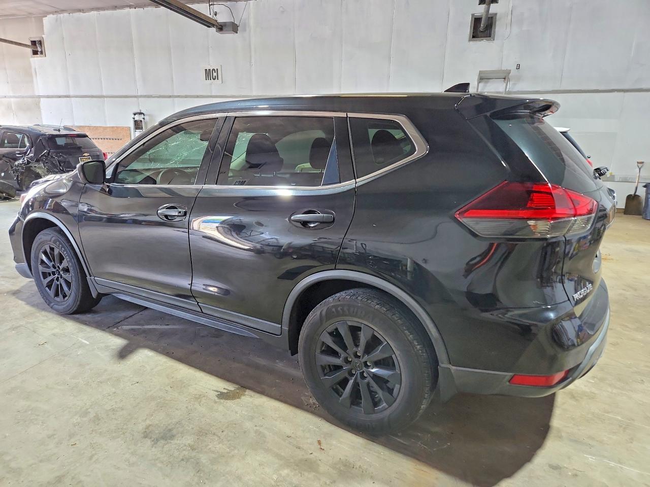 2019 Nissan Rogue S - Фото 2