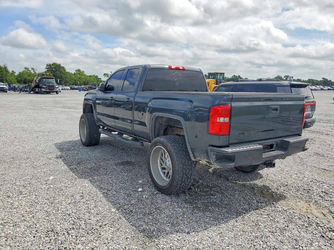 2018 GMC Sierra C1500 - Image 2
