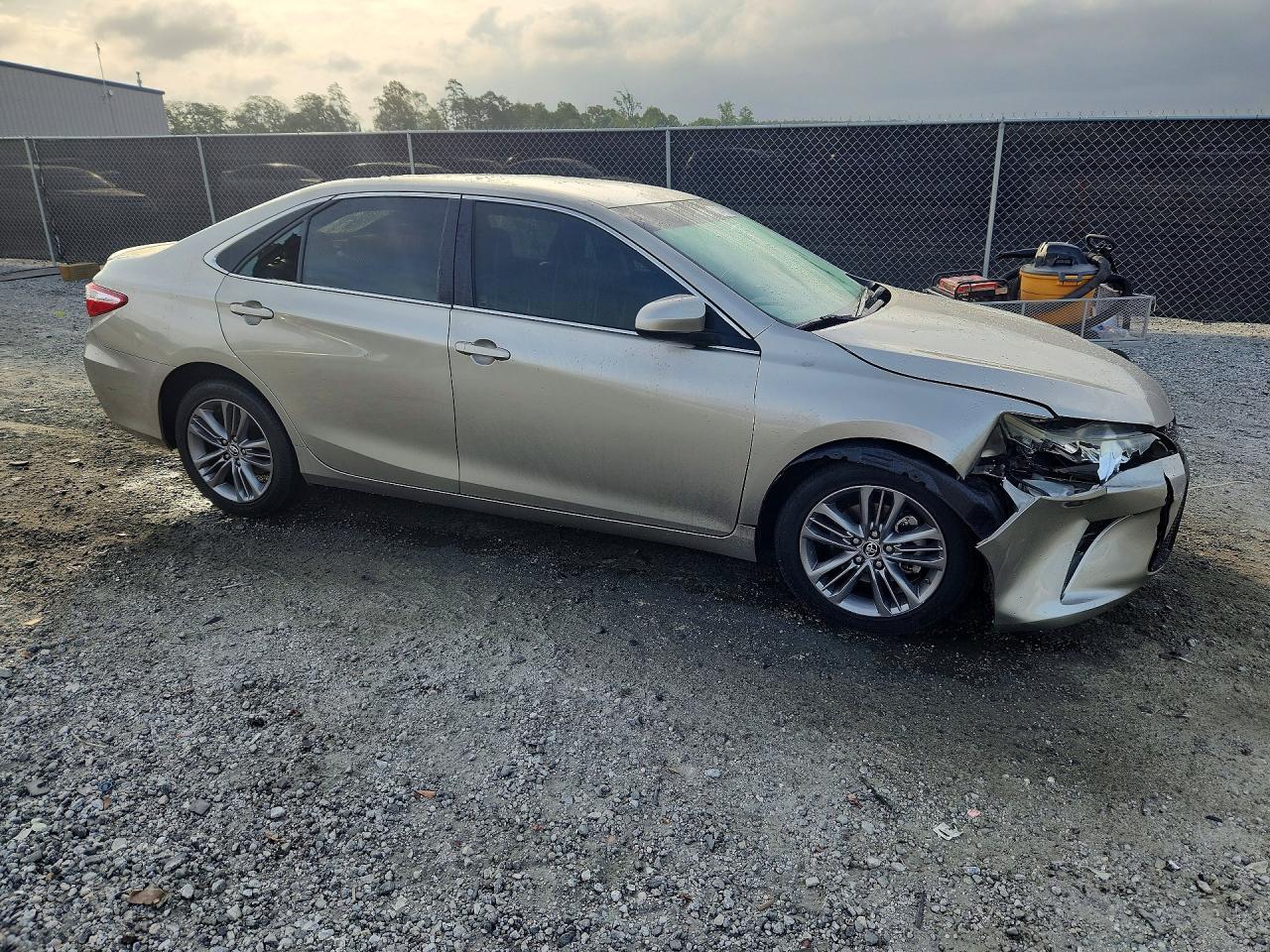 2015 Toyota Camry Se - Image 4