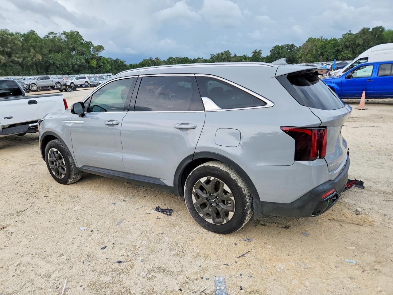 2025 Kia Sorento S - Фото 2