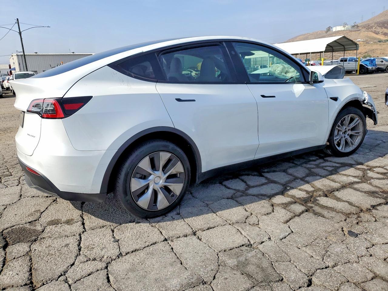 2023 Tesla Model Y - Фото 3