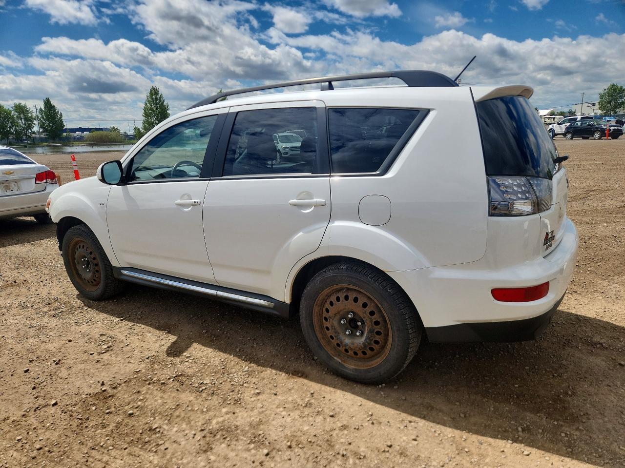 2011 Mitsubishi Outlander Gt - Image 2