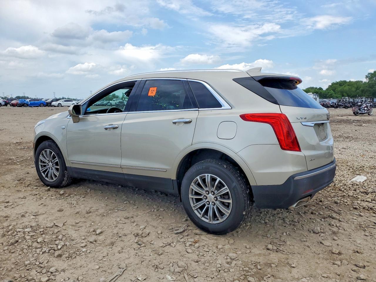 2017 Cadillac Xt5 Luxury - Фото 2