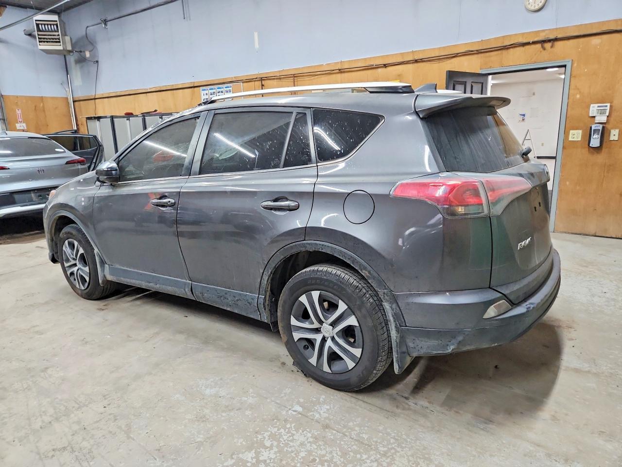 2016 Toyota Rav4 Le - Фото 2