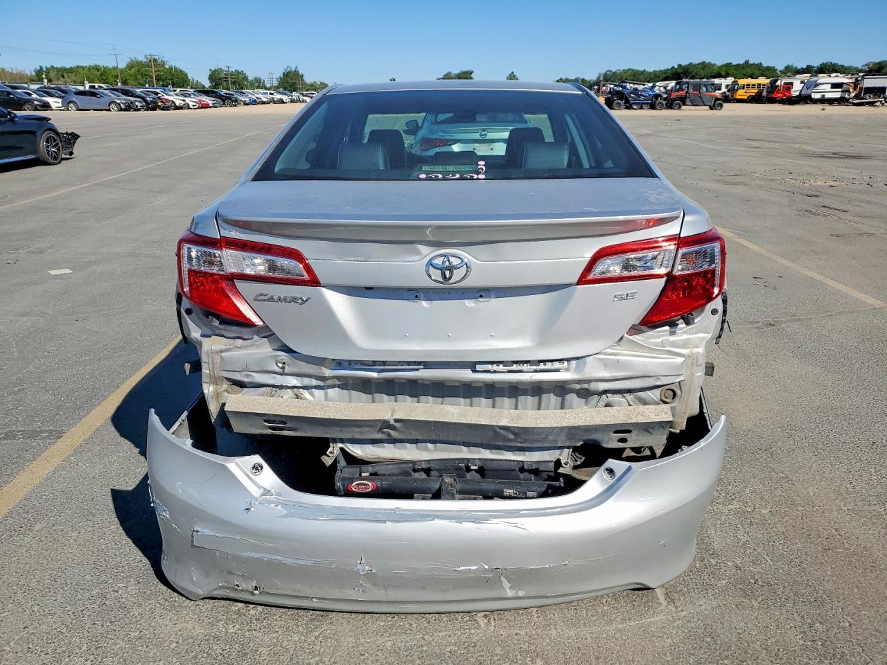 2014 Toyota Camry Se - Image 6