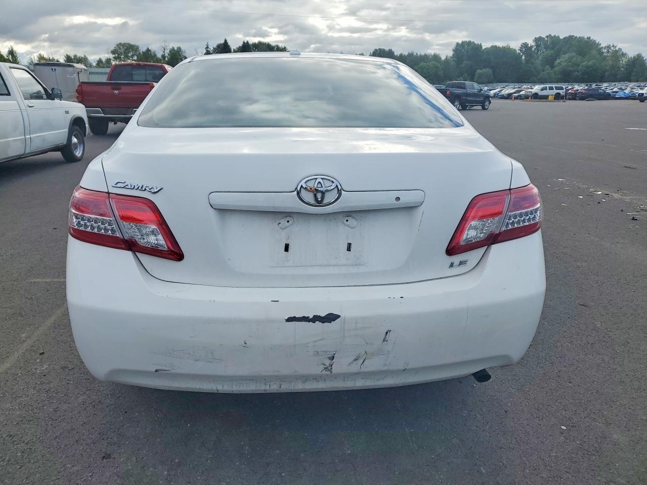 2011 Toyota Camry Le - Фото 6