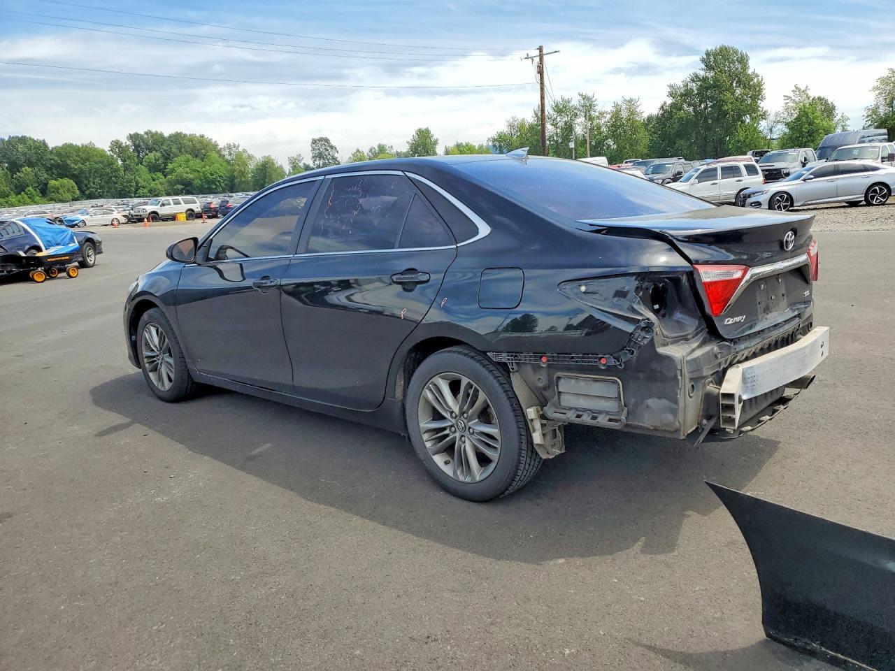 2017 Toyota Camry Se - Image 2