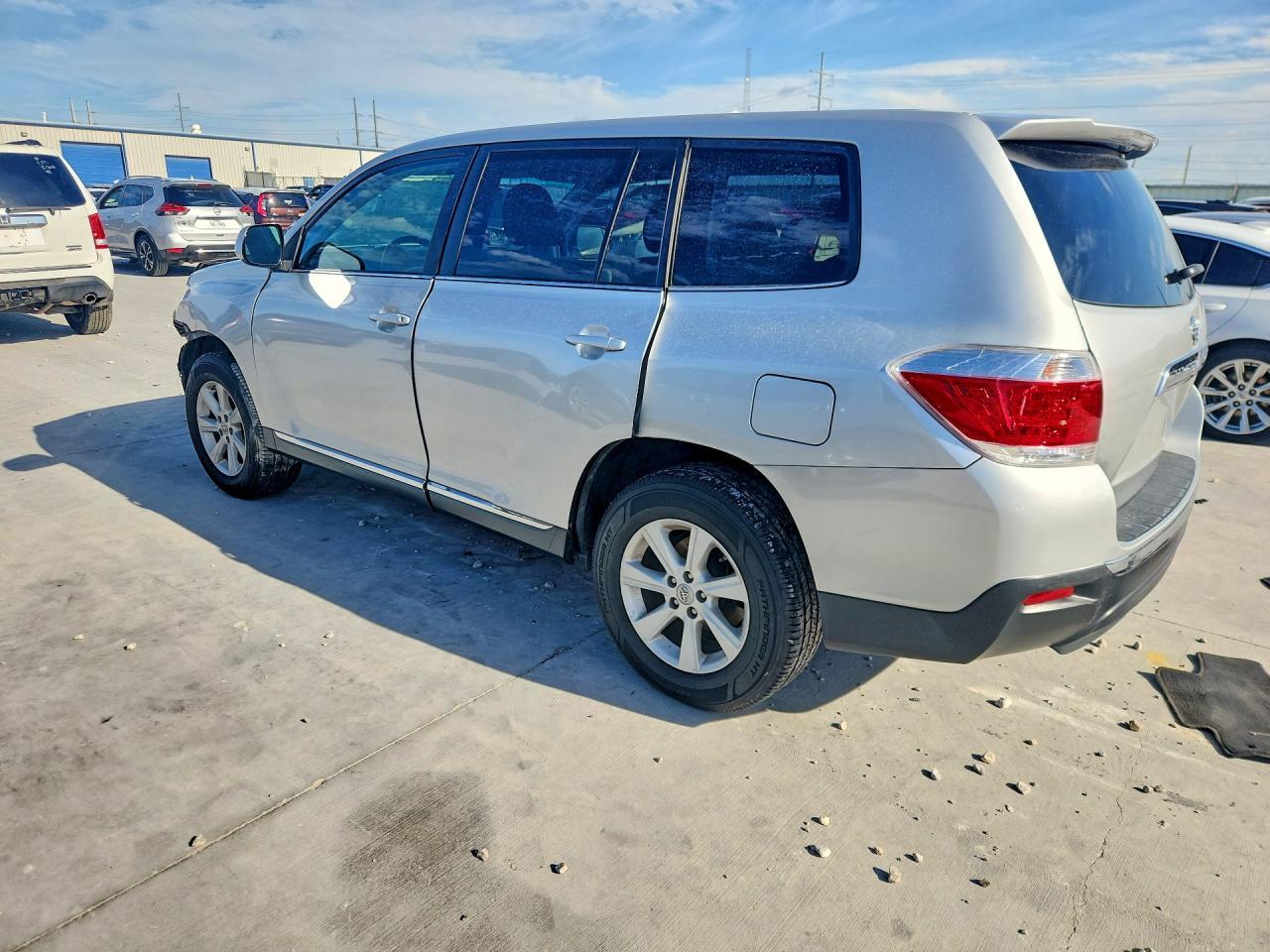 2013 Toyota Highlander Base - Image 2
