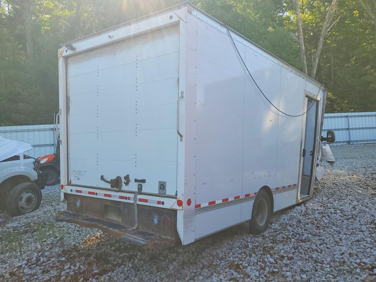 2023 Chevrolet Express Box Truck - Image 3