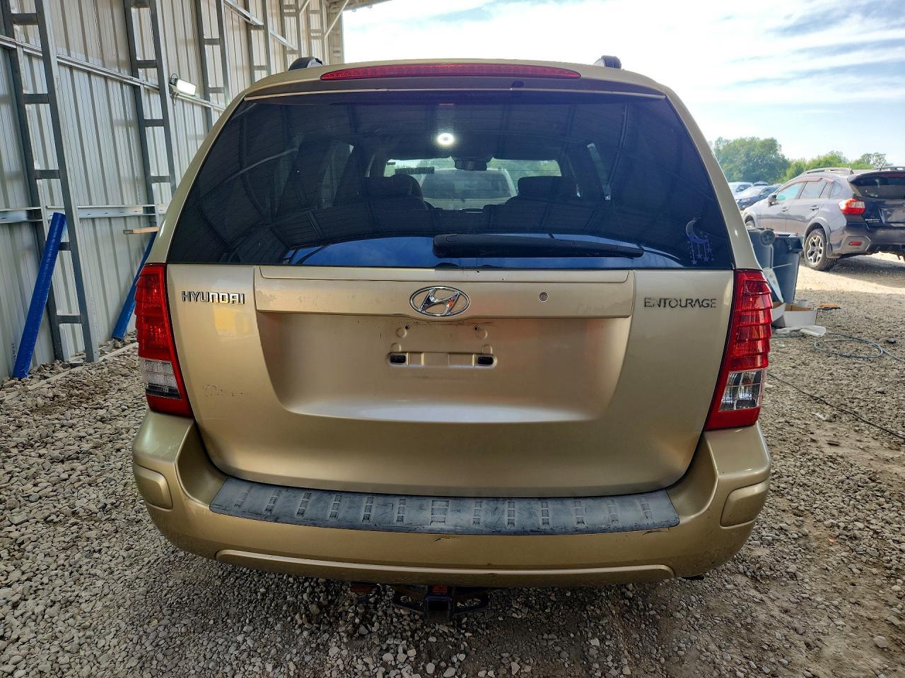 2007 Hyundai Entourage Gls - Image 6
