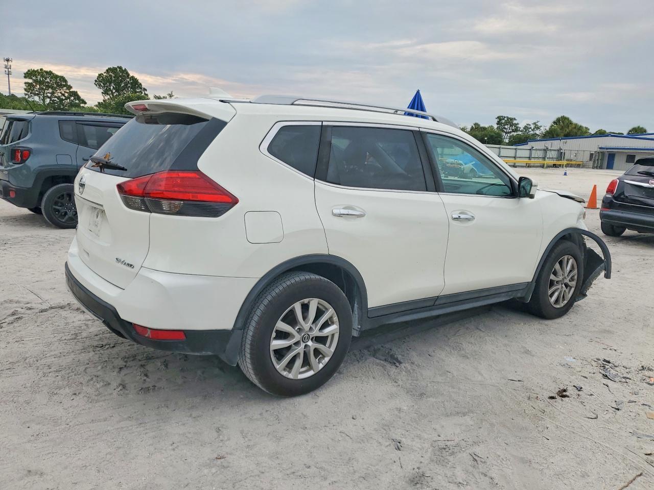 2017 Nissan Rogue Sv - Фото 3