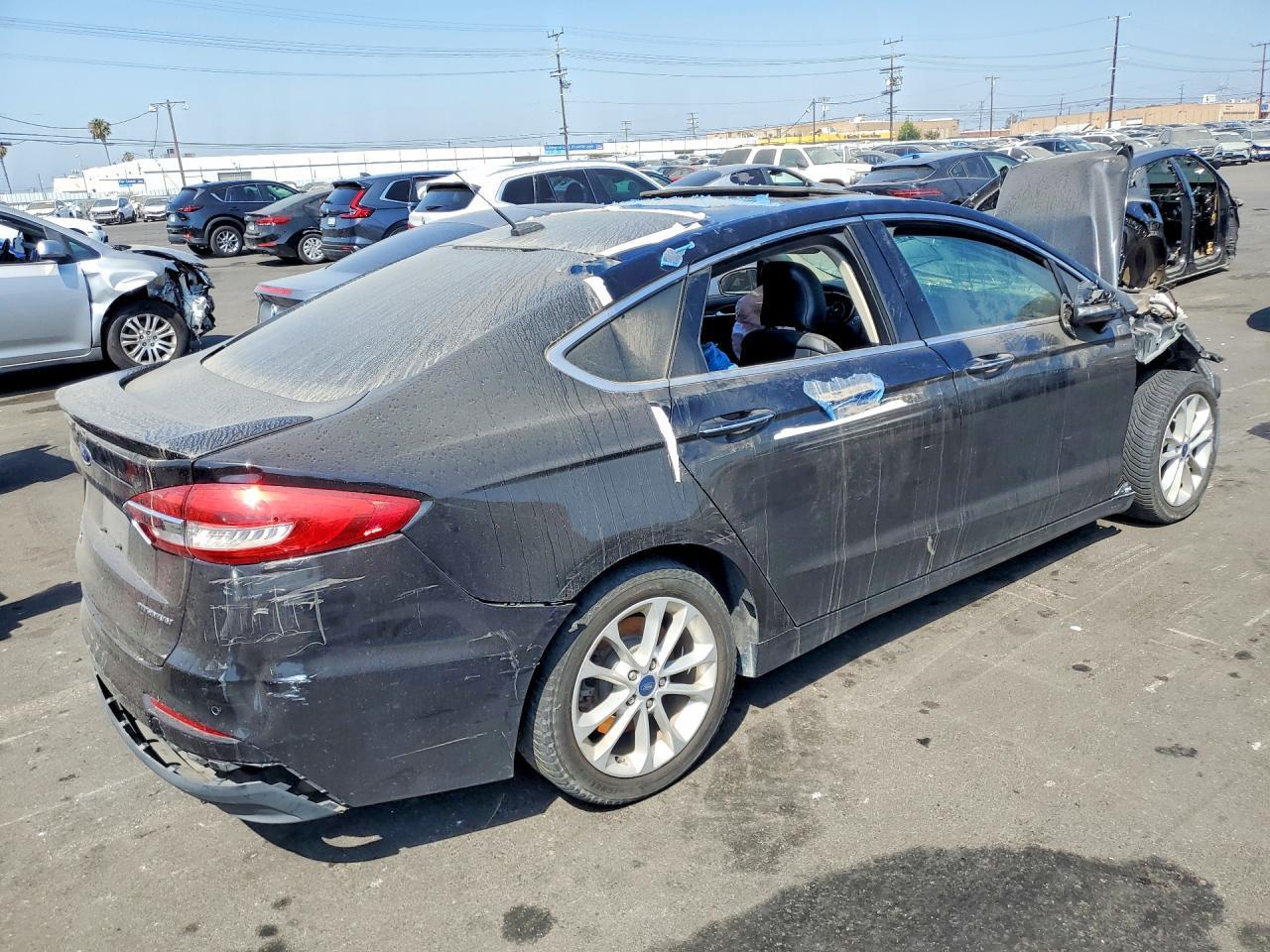 2019 Ford Fusion Titanium - Image 3