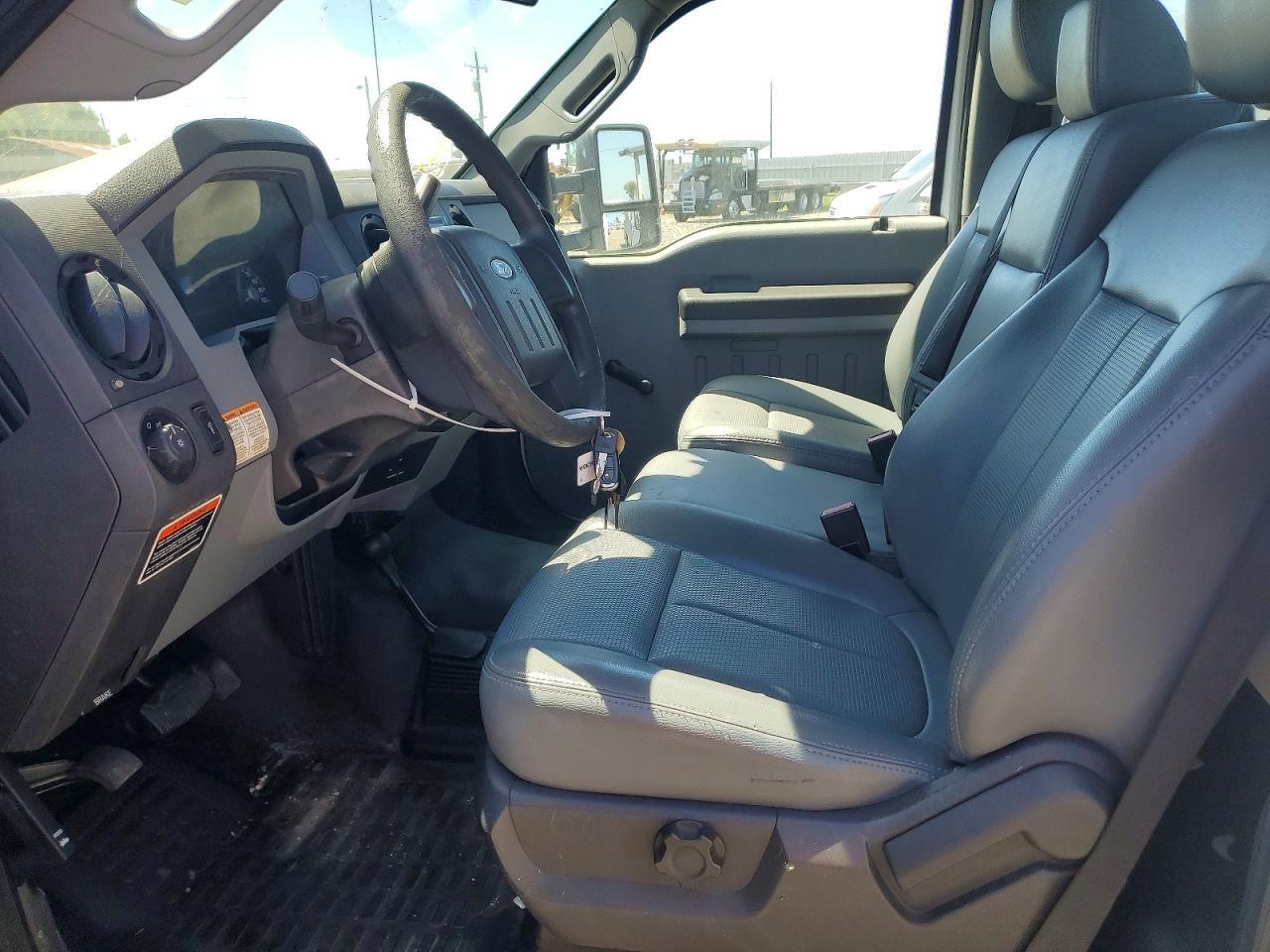 2011 Ford F550 Super - Image 7