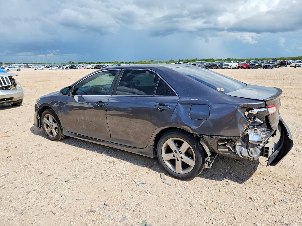 2014 Toyota Camry Se - Image 2
