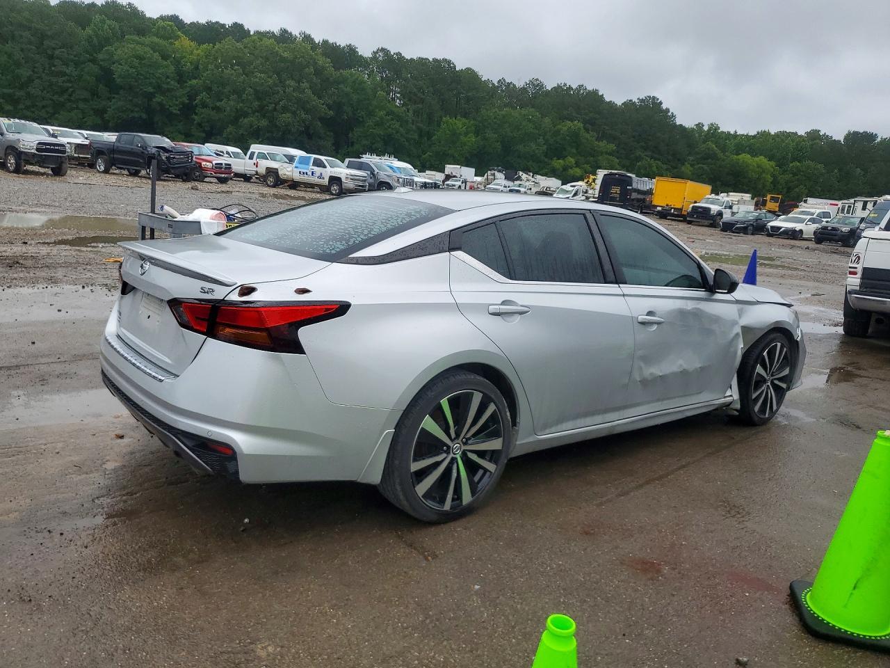 2020 Nissan Altima Sr - Фото 3