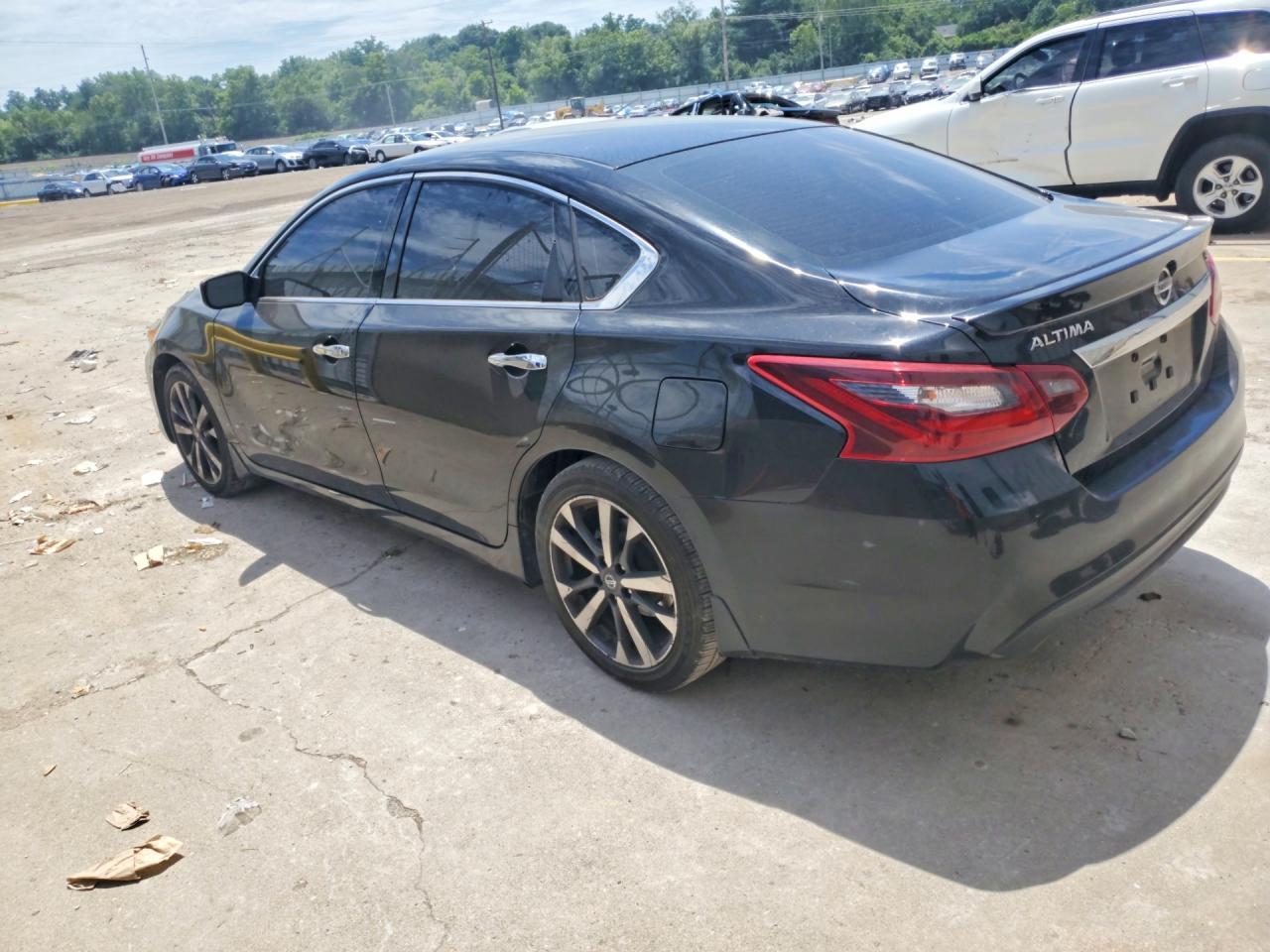 2017 Nissan Altima Sedan - Фото 2