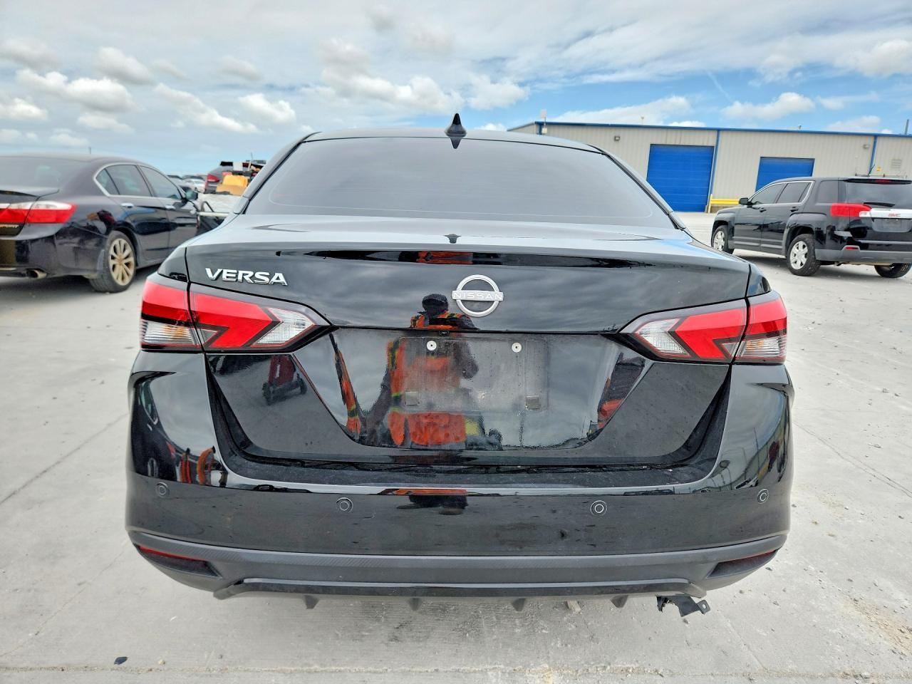 2025 Nissan Versa Sv - Image 6