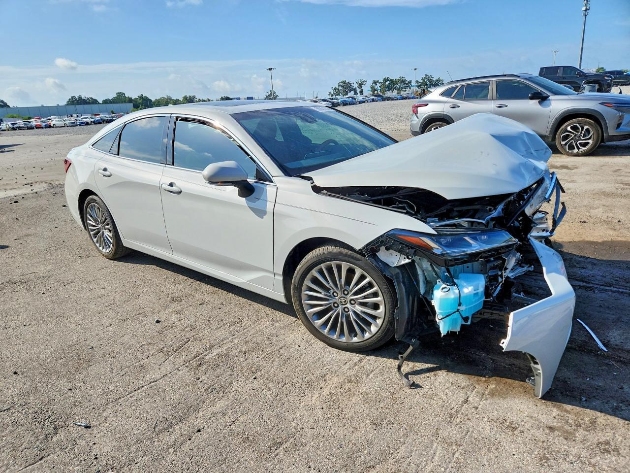 2022 Toyota Avalon Limited - Фото 4