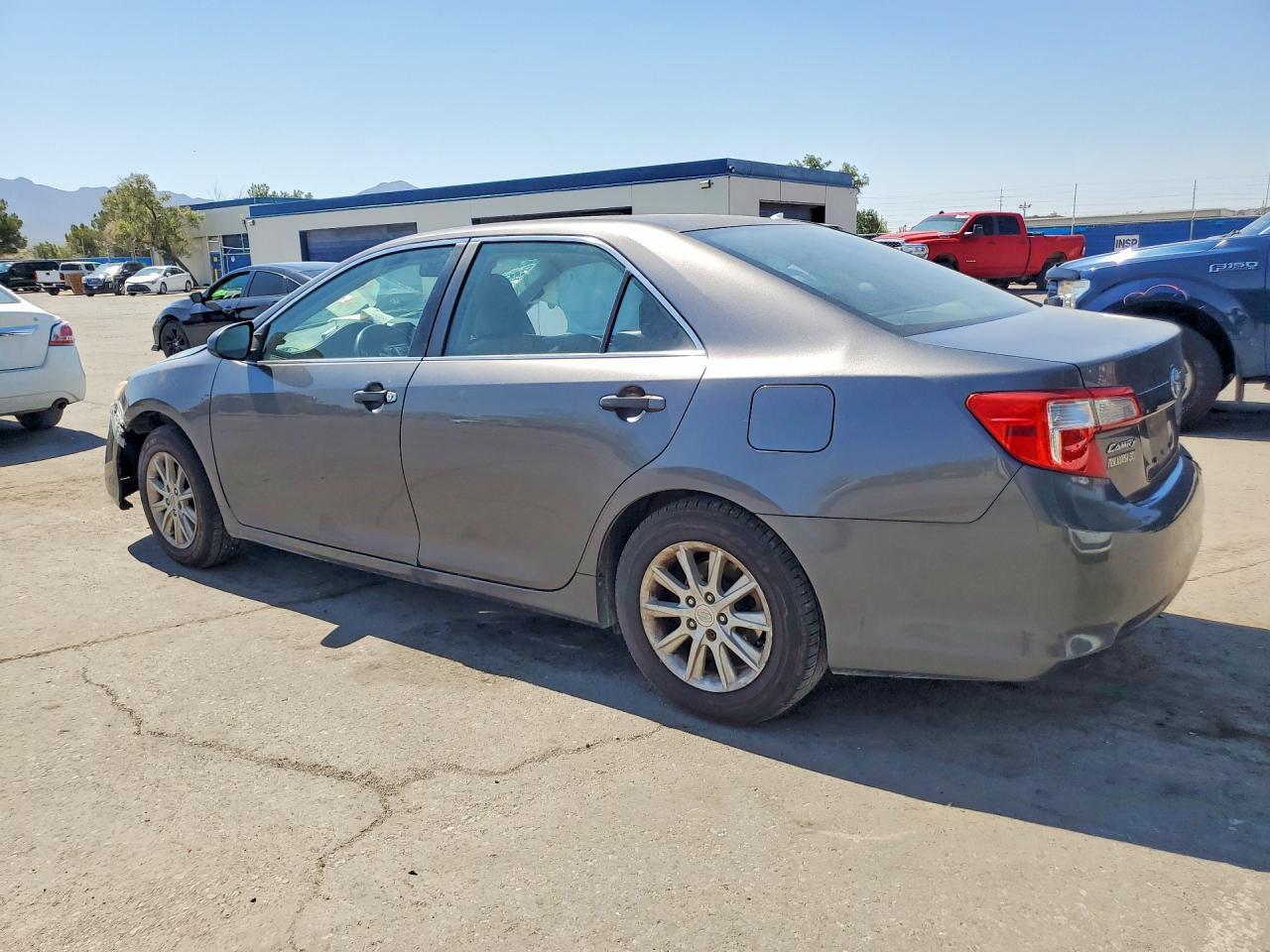 2013 Toyota Camry Std/Le/Xle/Se - Image 2