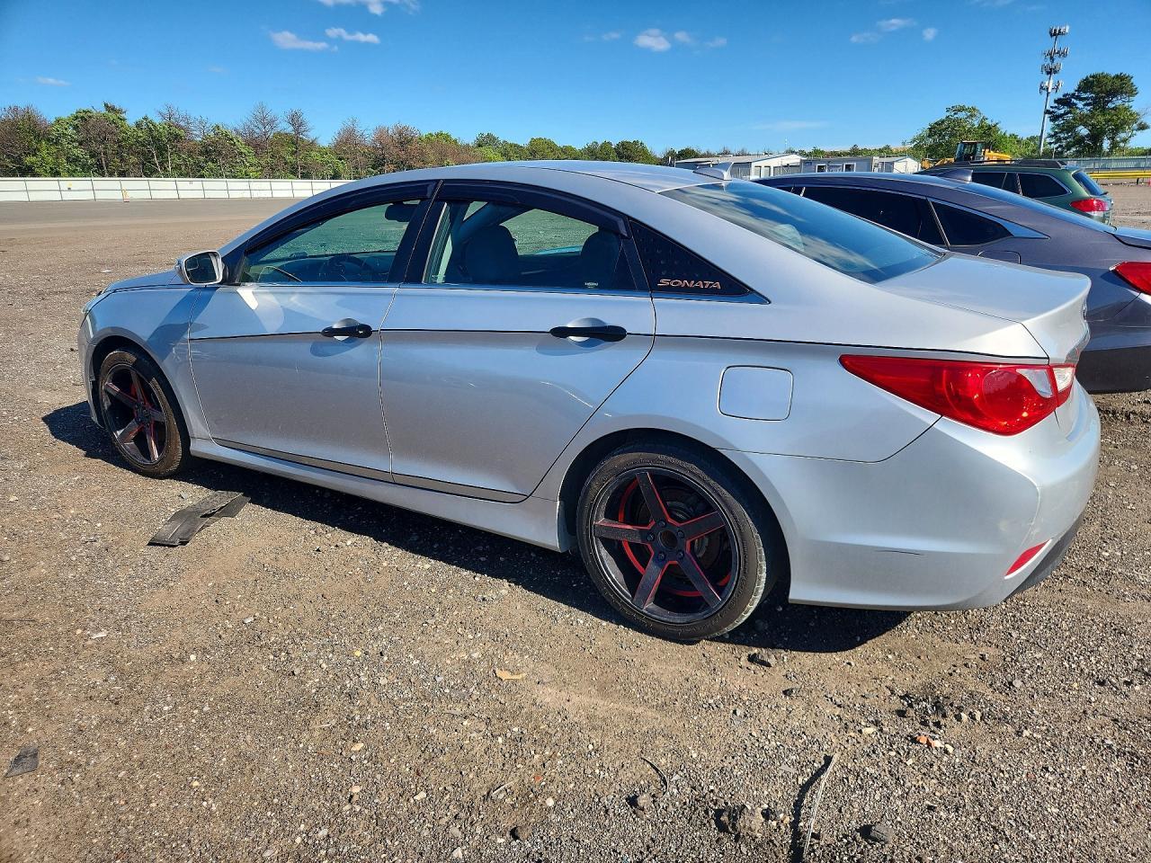 2014 Hyundai Sonata Gls - Image 2
