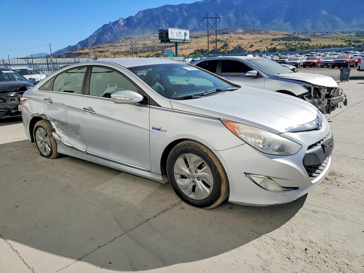 2015 Hyundai Sonata Hybrid Base - Image 4