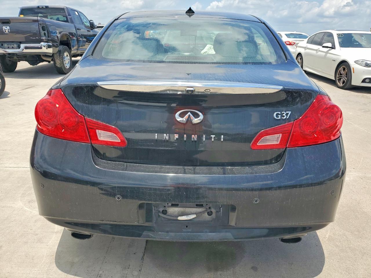 2010 Infiniti G37 - Image 6