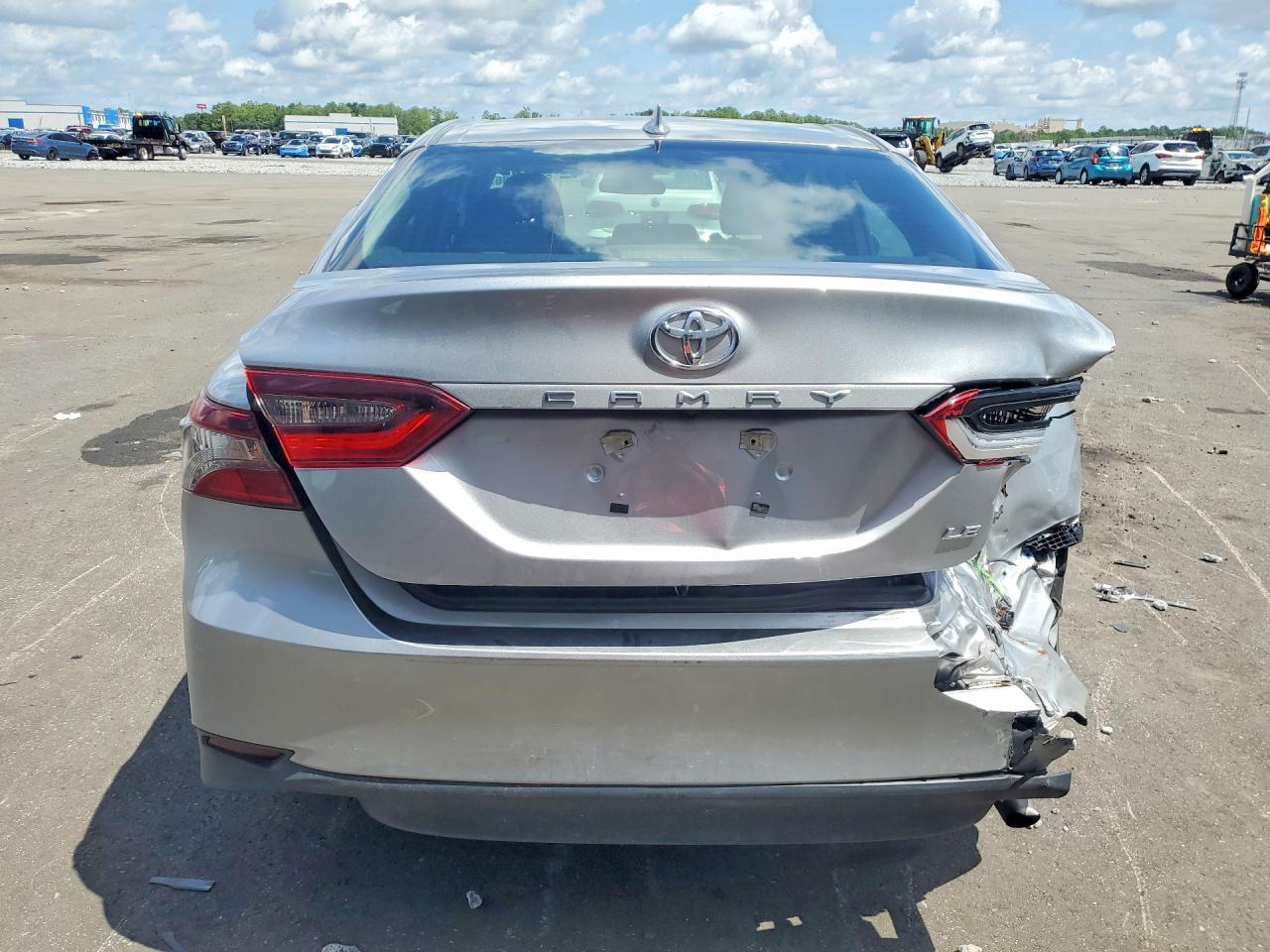 2023 Toyota Camry Le - Image 6