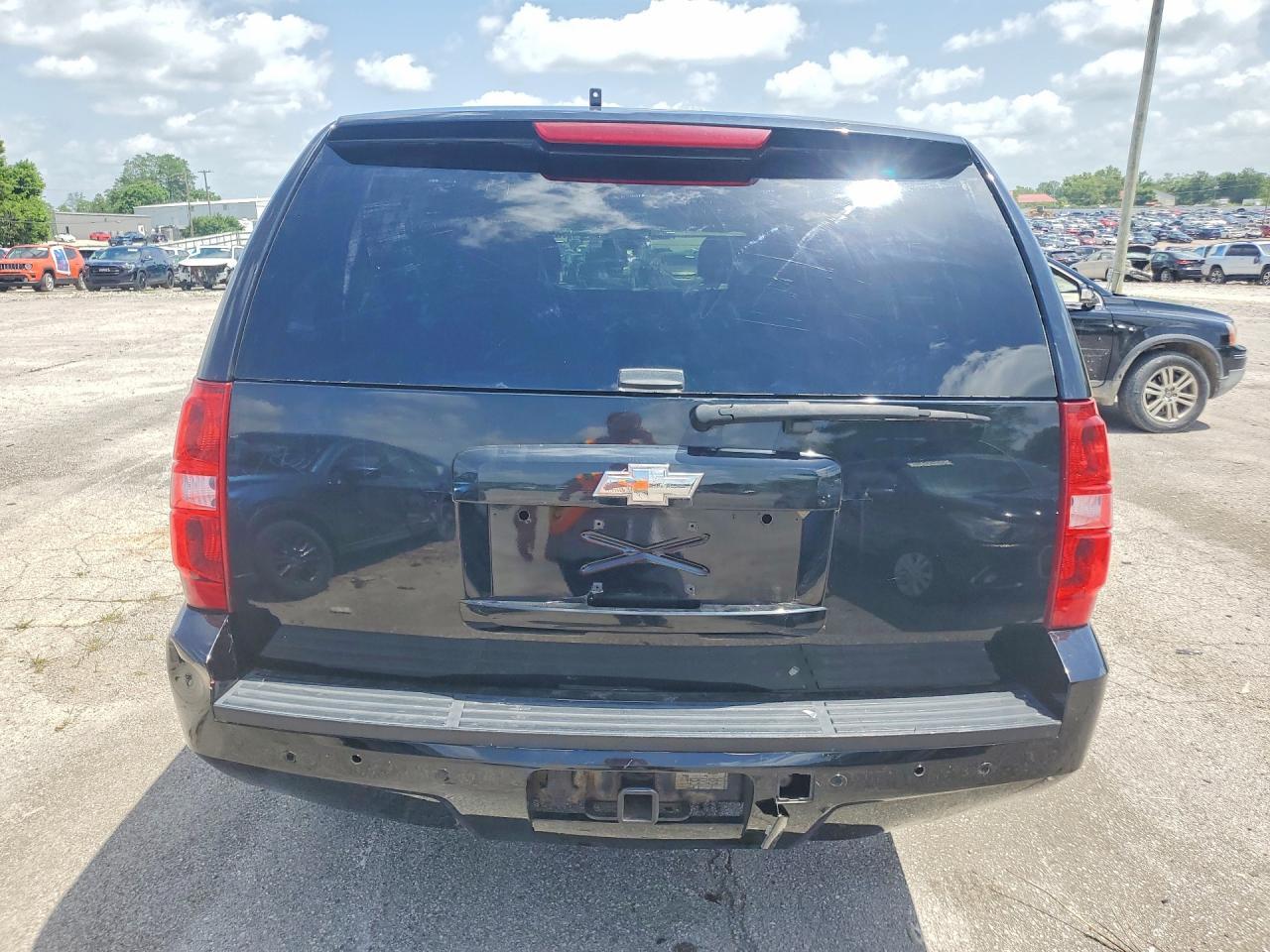 2011 Chevrolet Suburban - Image 6