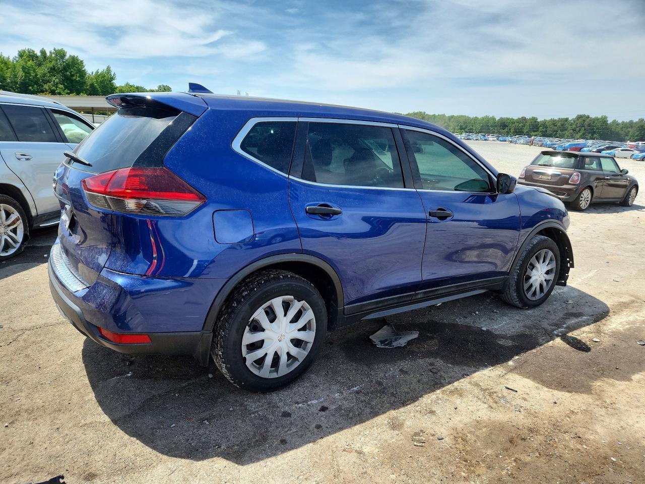2018 Nissan Rogue S - Image 3