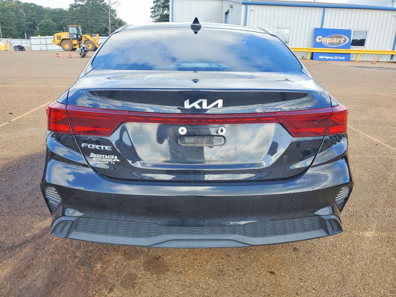 2023 Kia Forte Lxs - Image 6