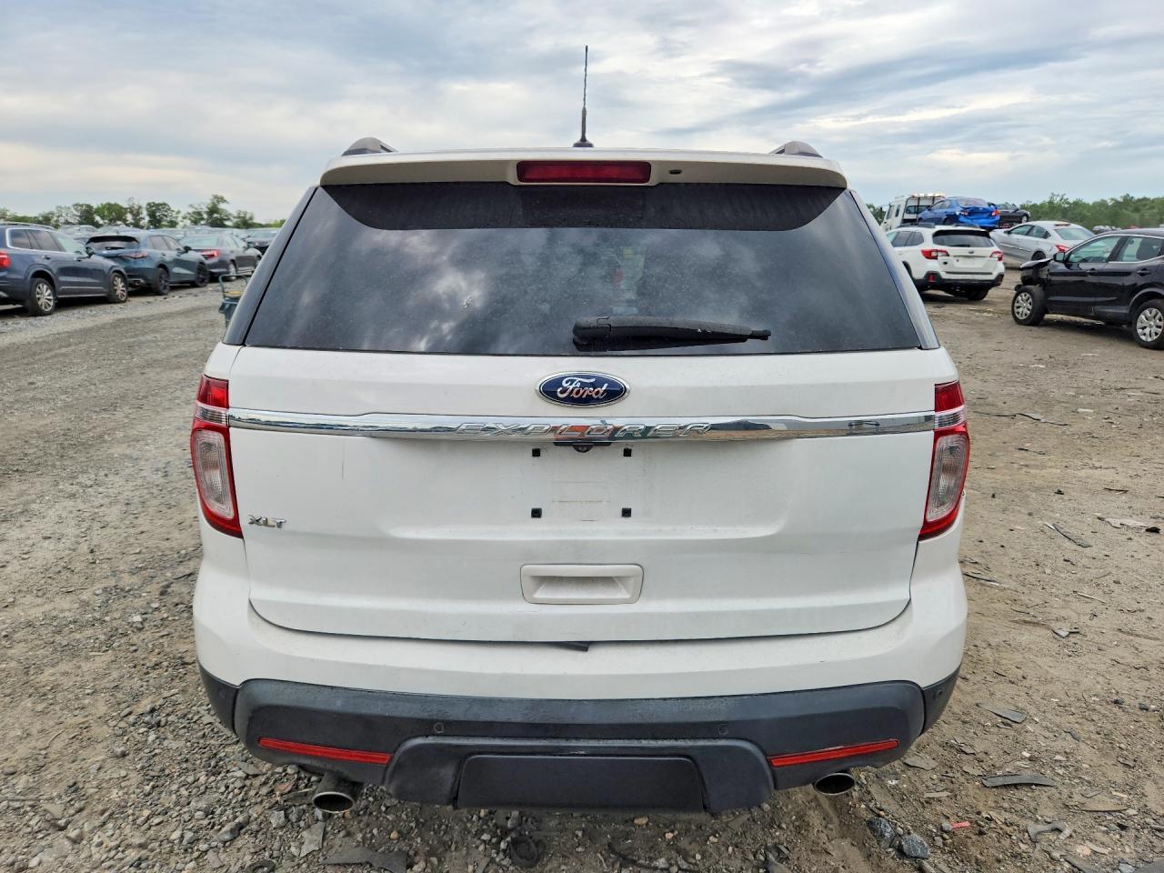 2011 Ford Explorer Xlt - Image 6