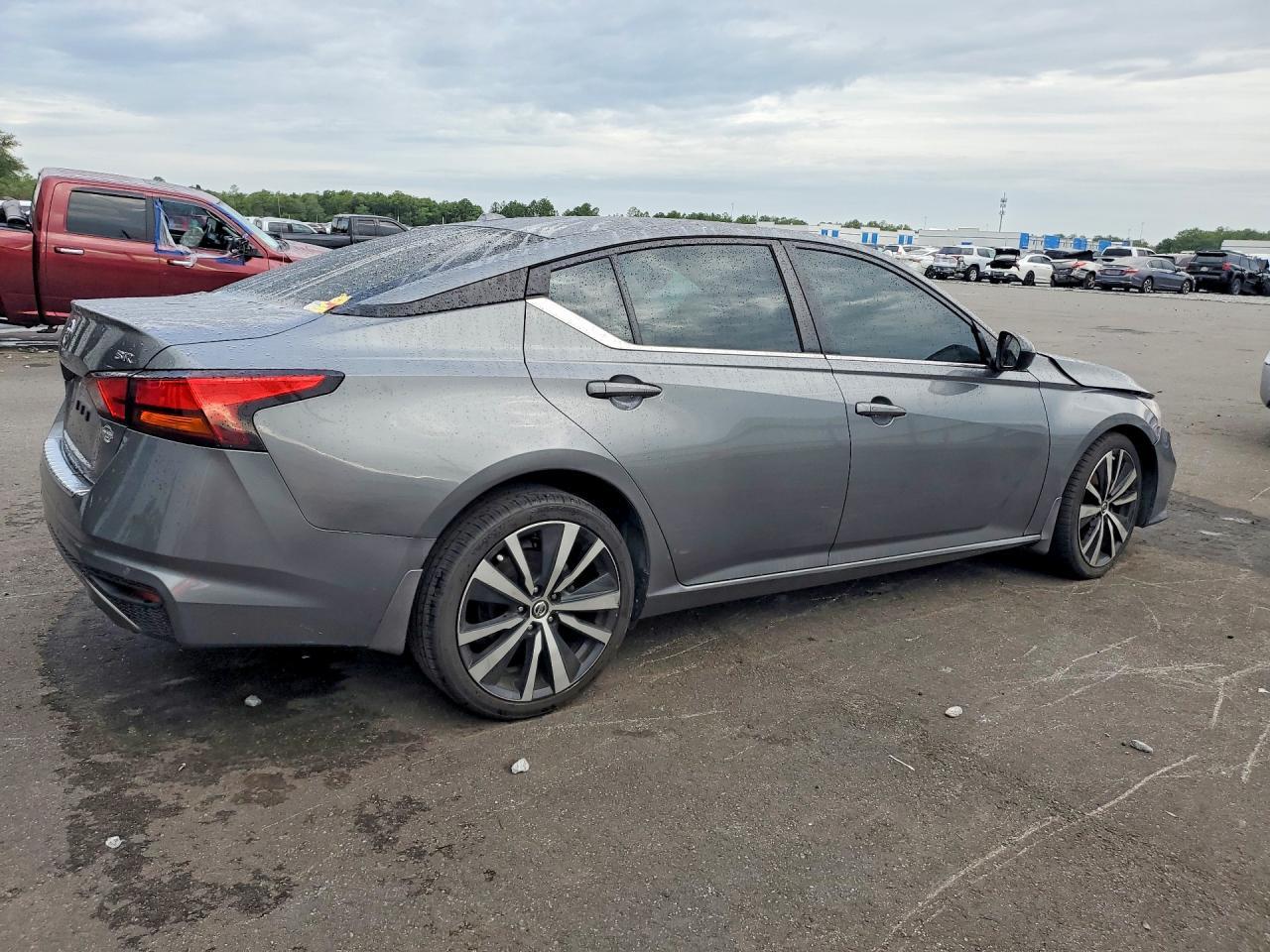2022 Nissan Altima Sr - Image 3