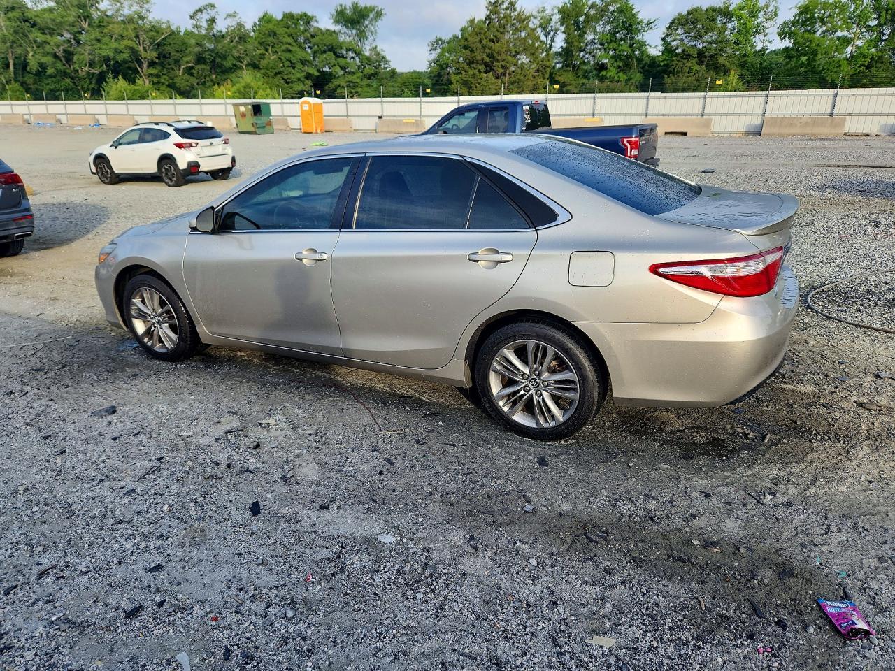 2015 Toyota Camry Se - Image 2