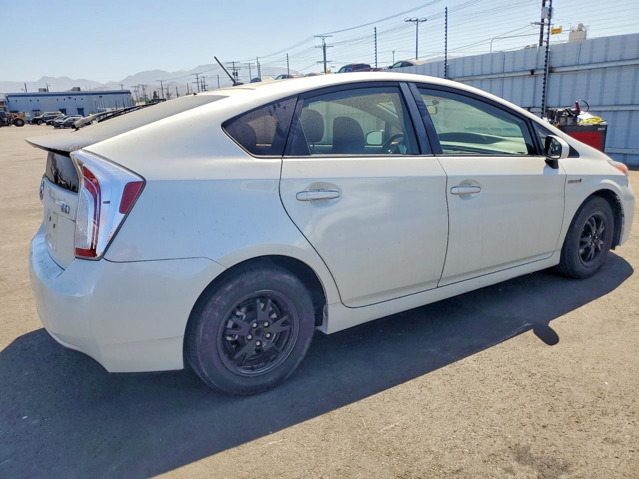 2015 Toyota Prius I - Image 3