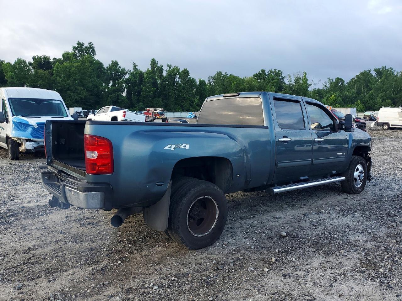 2011 Chevrolet Silverado K3500 Ltz - Image 3