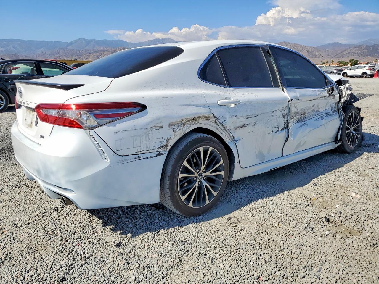 2018 Toyota Camry Se - Фото 3