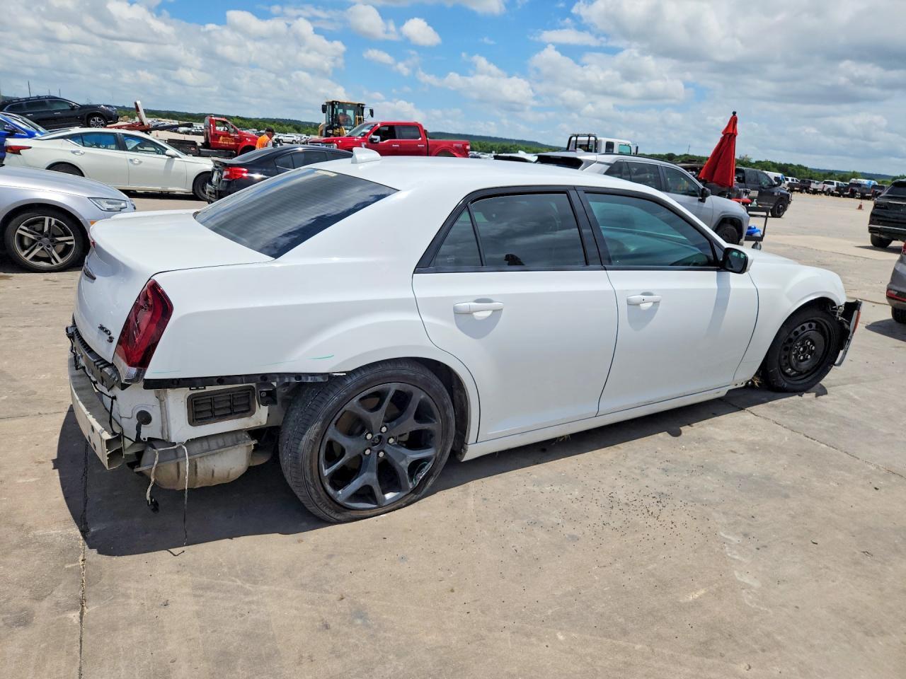 2021 Chrysler 300 S - Фото 3