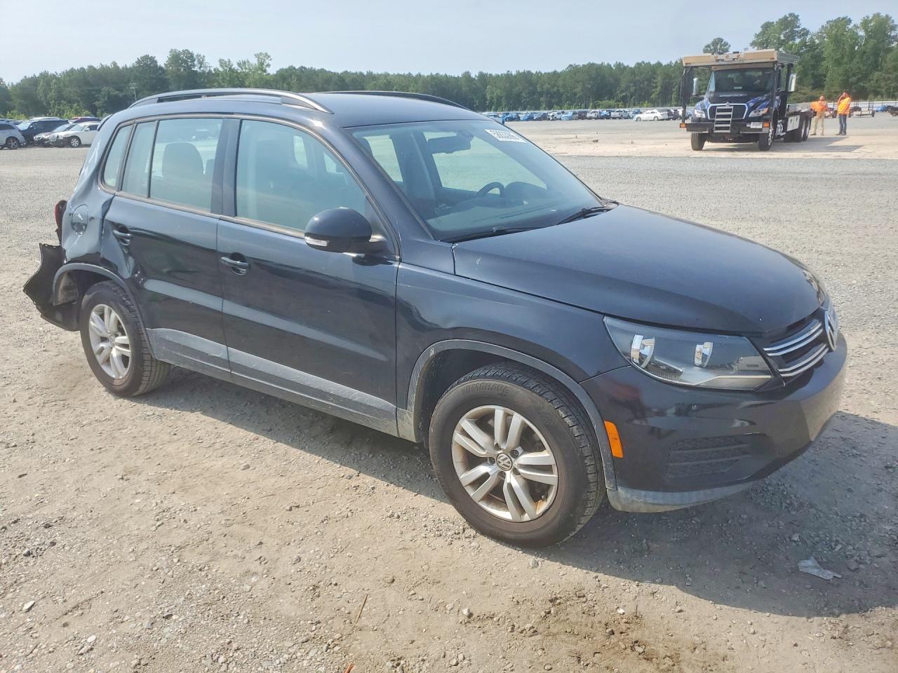 2017 Volkswagen Tiguan S - Image 4